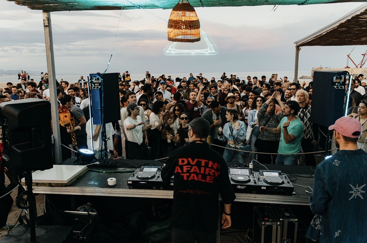 OPEN AIR FREE BEACH PARTY - LOST AT PLATJA DEL FORUM