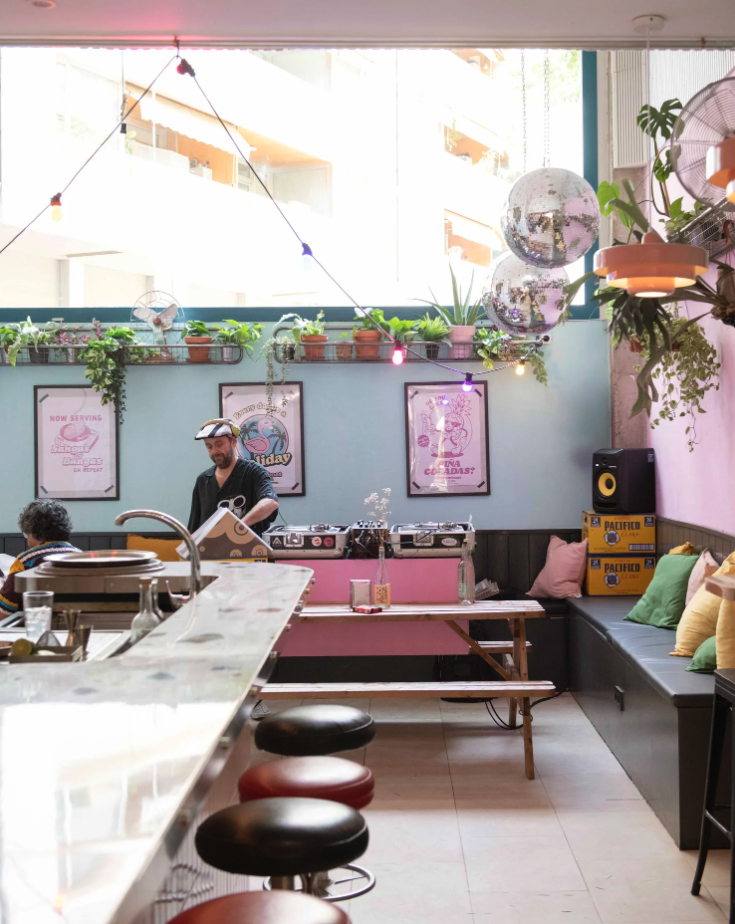 Dreamboat Bar & Deli